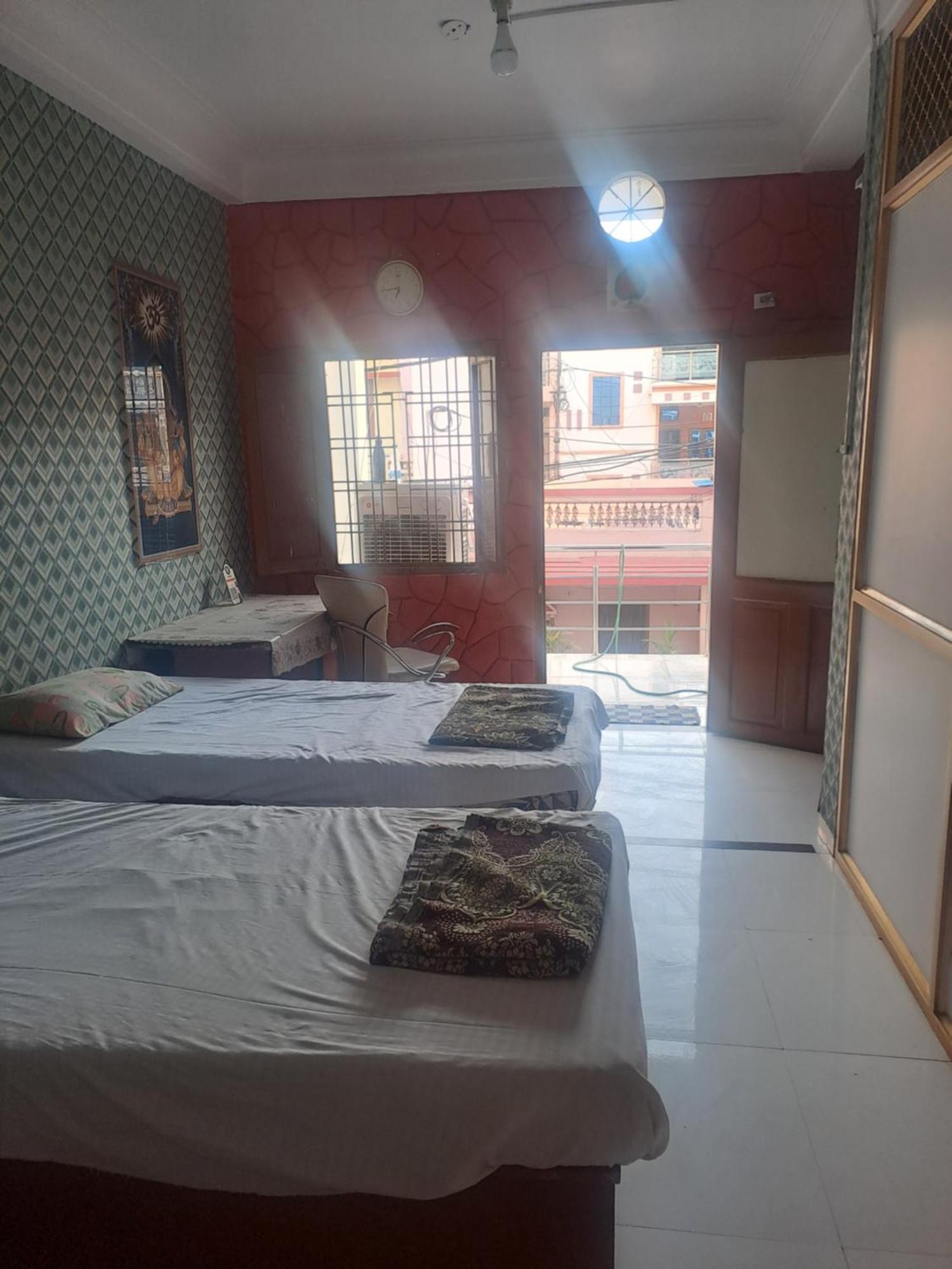 Narmada Guest House อินดอร์ ภายนอก รูปภาพ